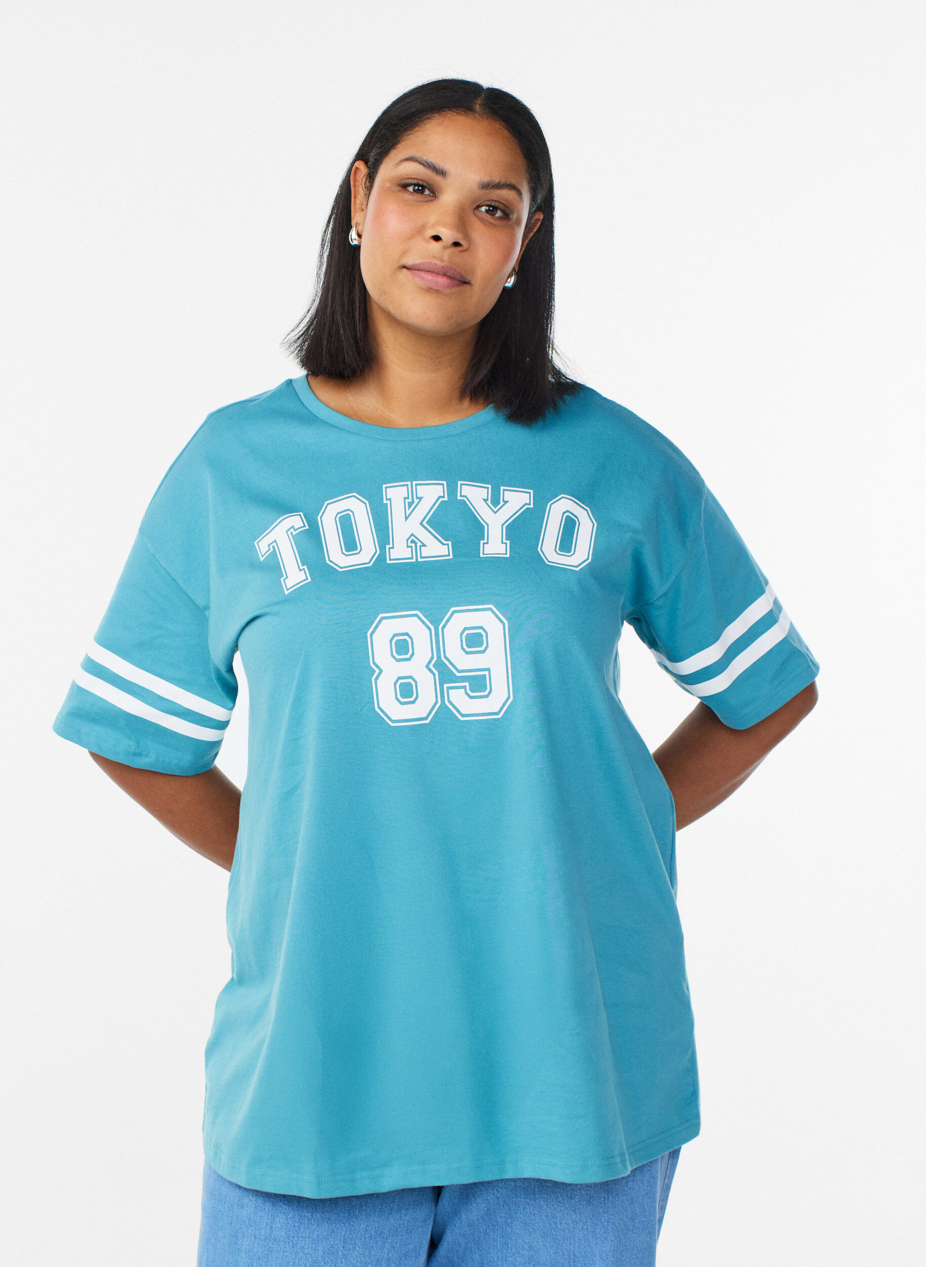 Sporty oversized college T-shirt, Blue, Model