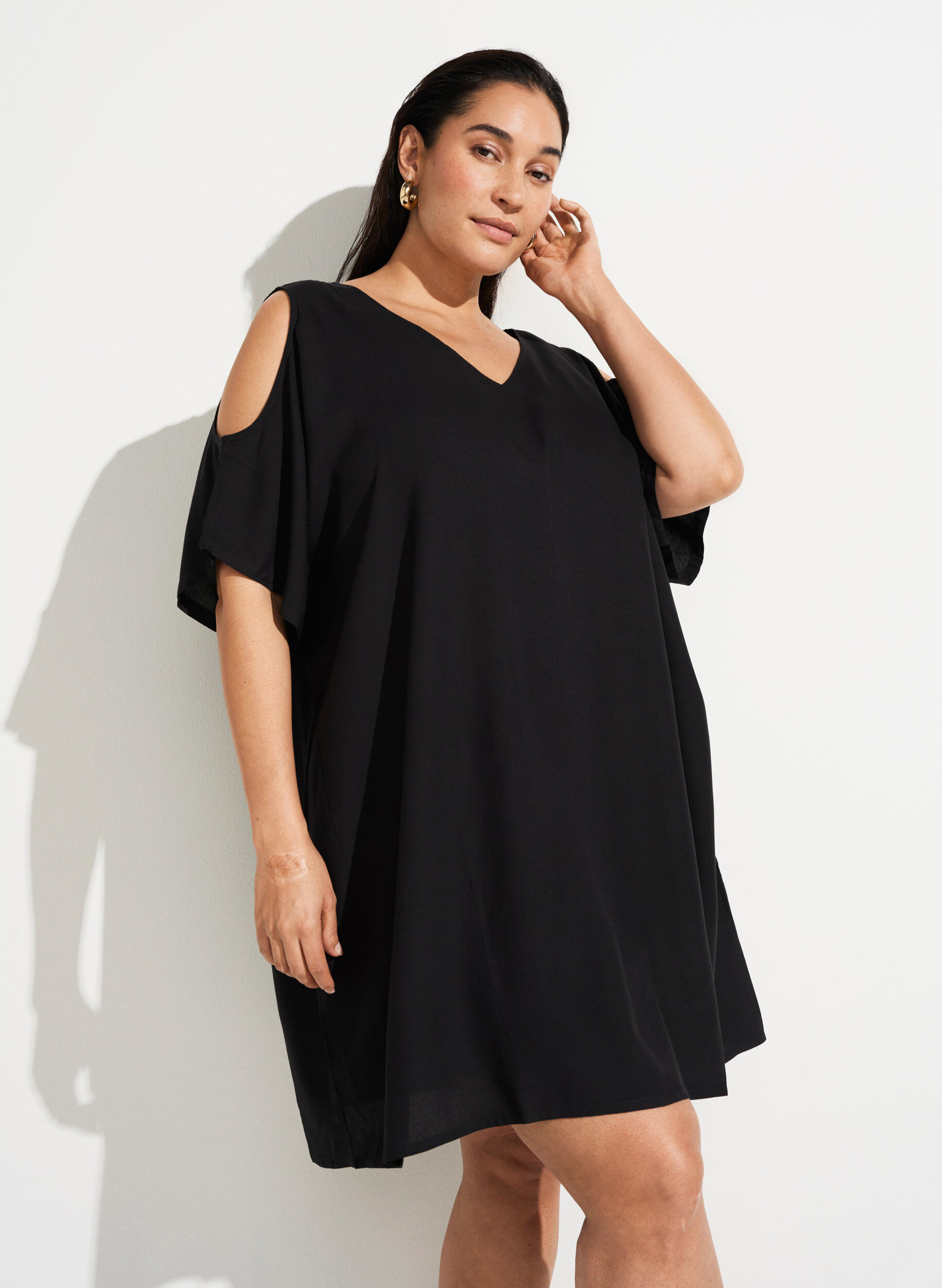 Zizzifashion Beach dress with shoulder detail in viscose, Black, Image image number 0