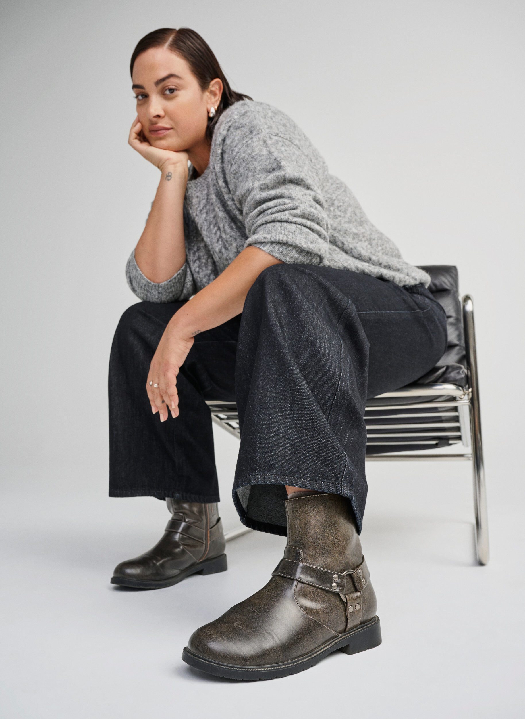 Short biker boot