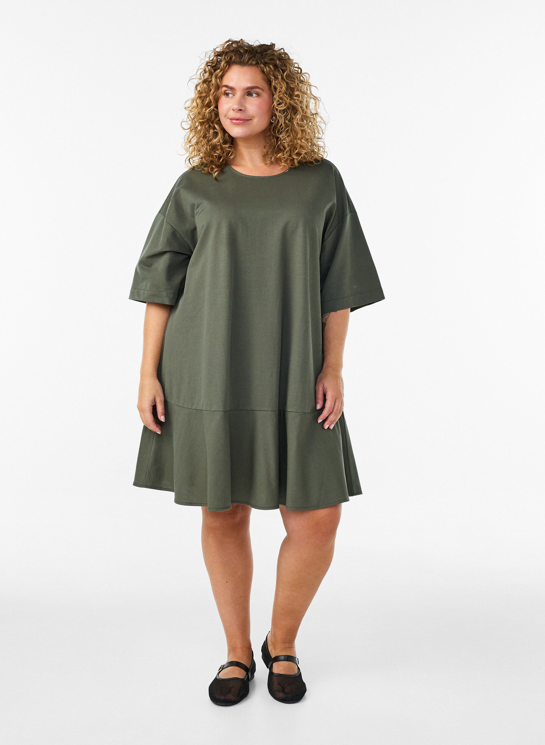 ZizzifashionShort dress with a loose fit and ruffle hem, Green, Model image number 1