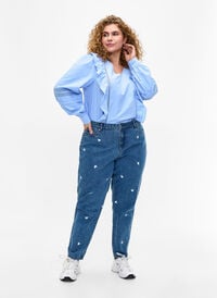 Mille mom fit jeans with embroidery, Light Blue Heart, Model