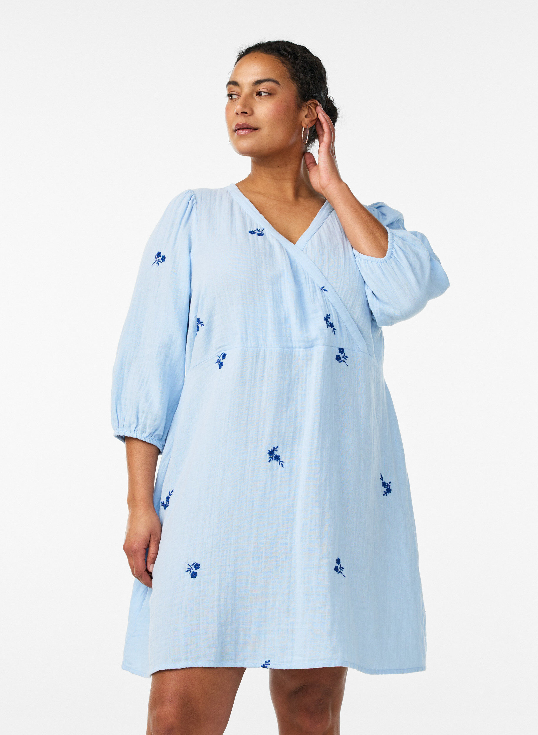 Zizzifashion Short cotton muslin dress with embroidered details, Light Blue, Model image number 0