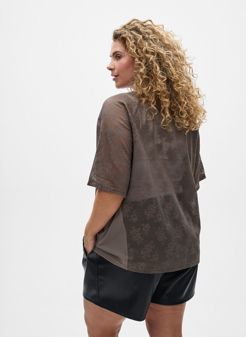 Loose faux leather shorts with elastic waistband, Black, Model