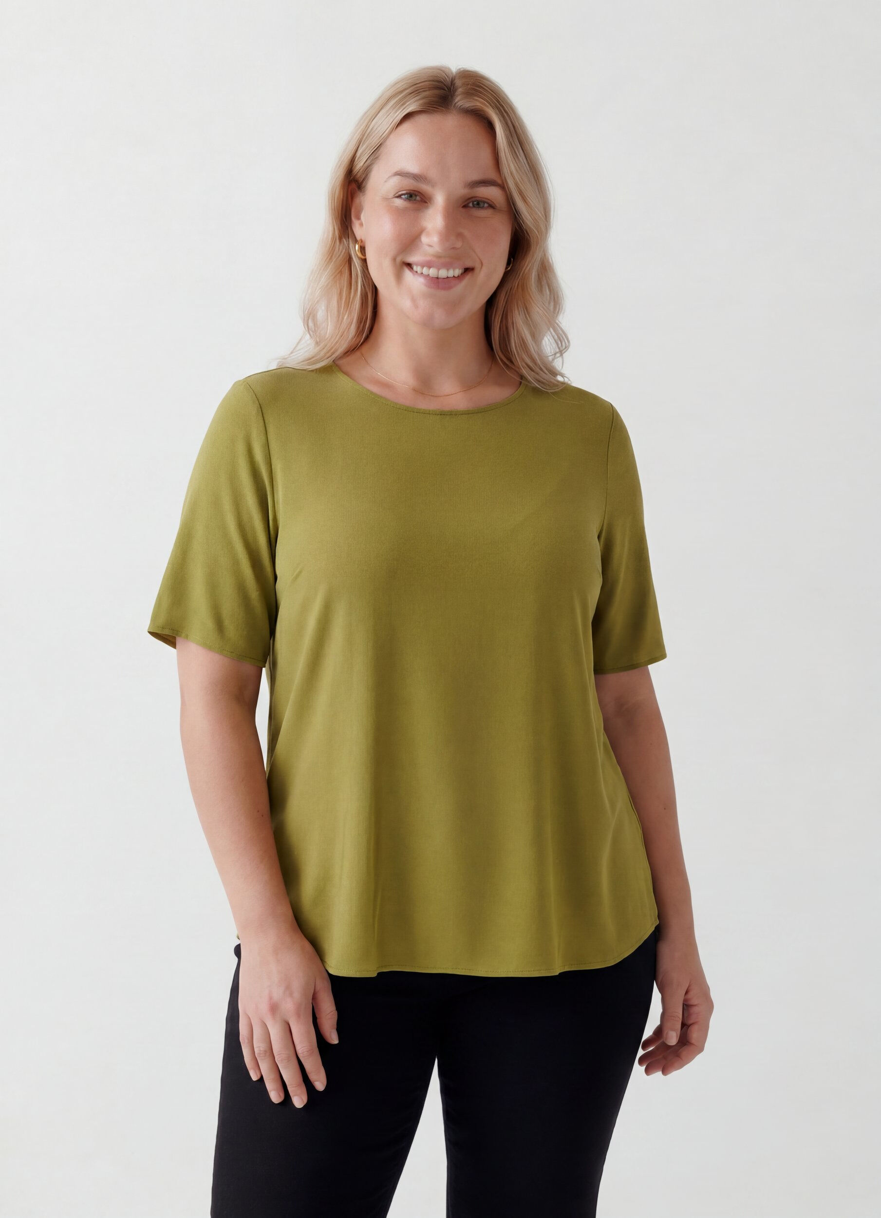 Short-sleeved woven blouse with round neck, Green, Model