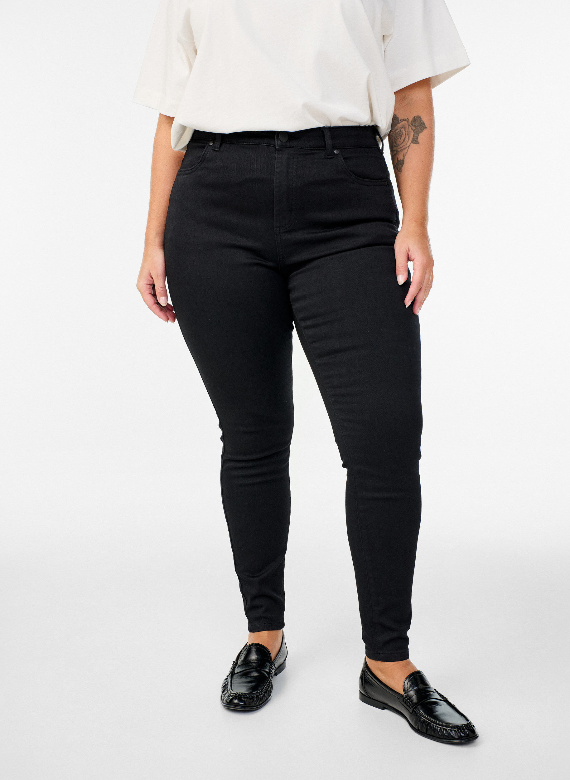 Zizzifashion Super slim Amy jeans with high waist, Black, Model image number 2
