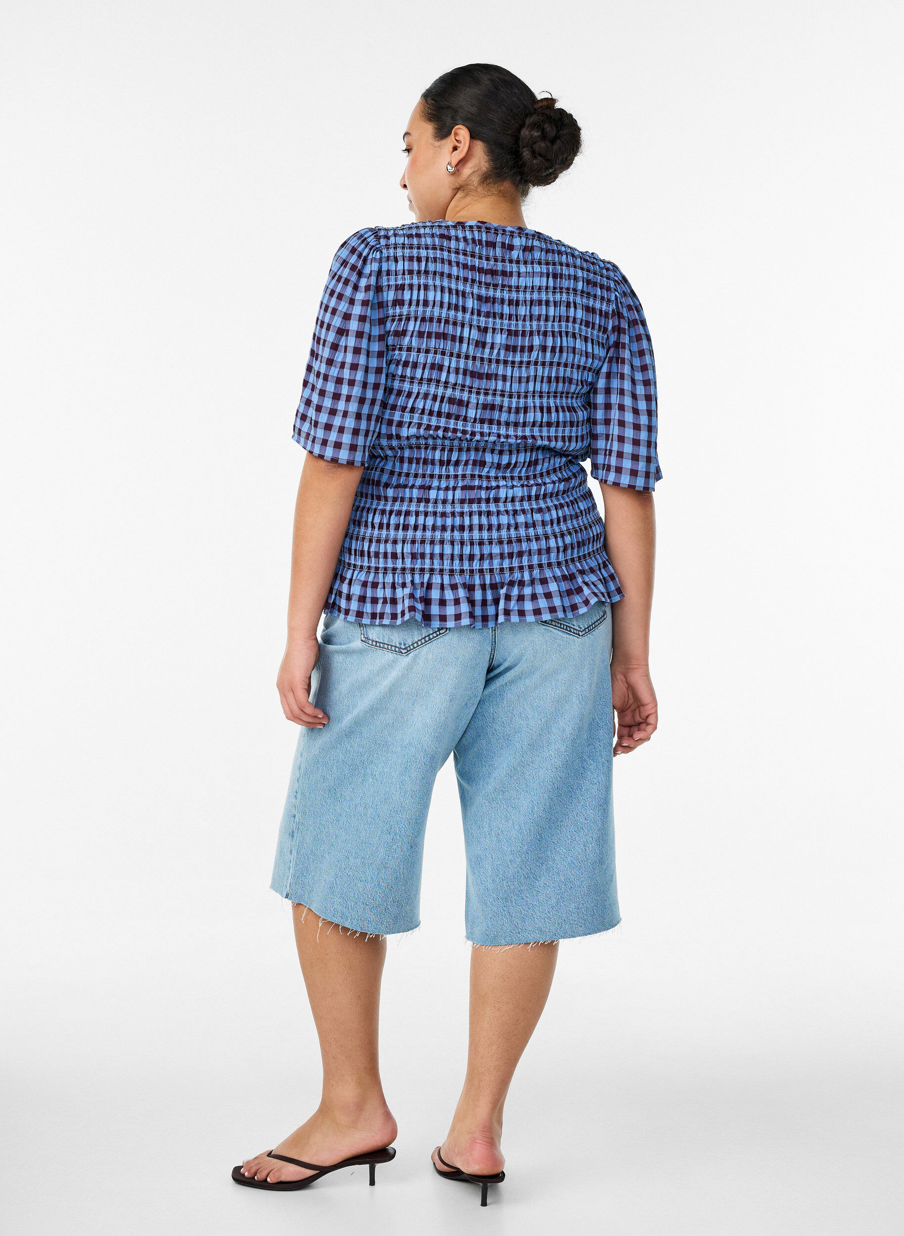 ZizzifashionCropped jeans with a distressed look and raw edges, Light Blue, Model image number 1