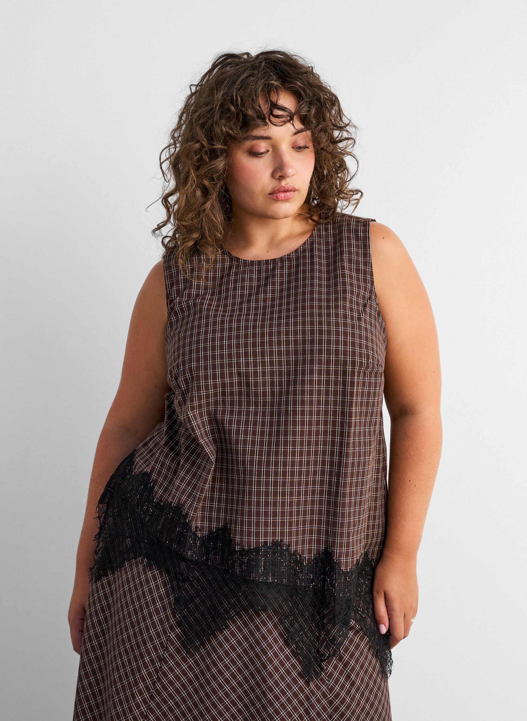 Checked top with asymmetric lace trim, Brown, Model