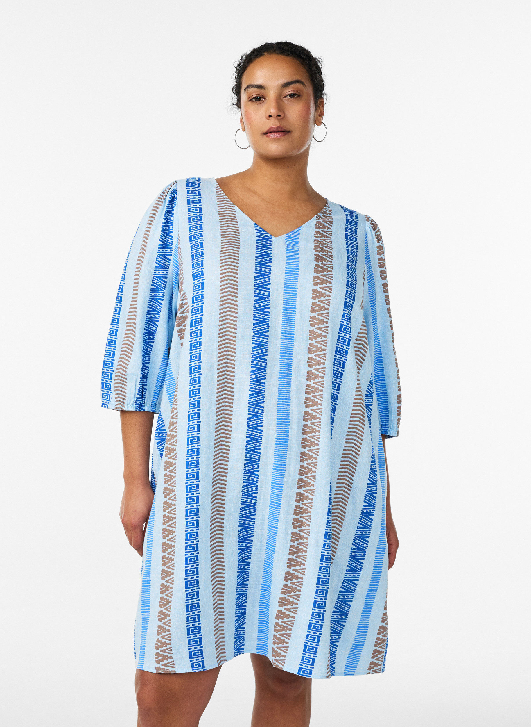 Short dress in linen and viscose with 3/4 sleeves, Blue, Model