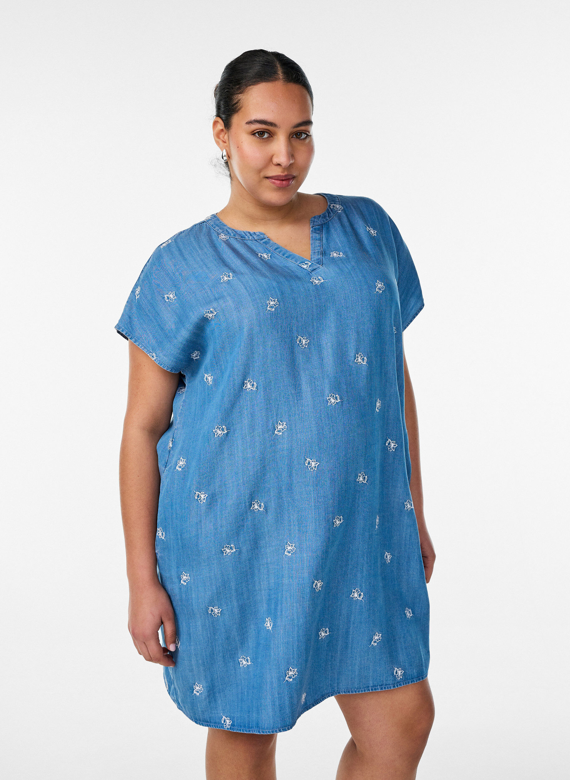 ZizzifashionLyocell dress with a denim look and embroidered flowers, Light Blue, Model image number 0