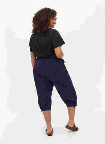 Loose cropped trousers in cotton, Night Sky, Model image number 1