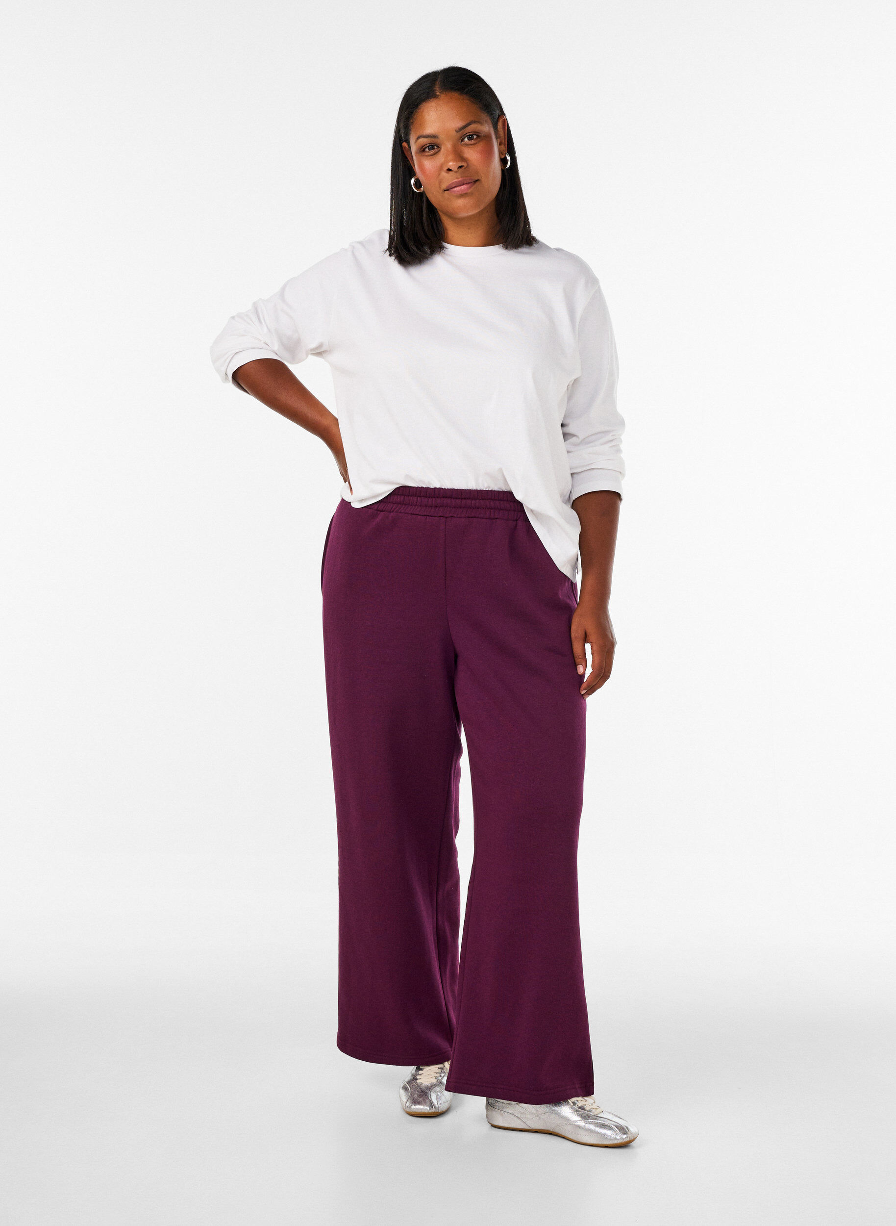 High-waisted sweatpants with wide legs, Purple, Model