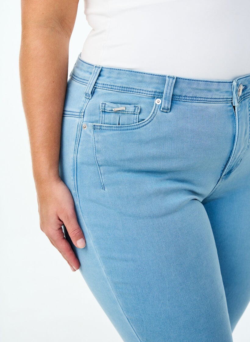 Cropped Amy jeans with a zip, Light Blue, Model image number 3
