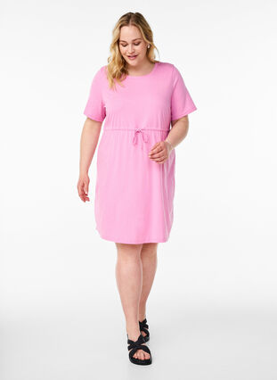 Short T-shirt dress with tie belt - Pink - Sz. 40-64 - Zizzifashion Short T-shirt dress with tie belt - Pink - Sz. 40-64 - Zizzifashion