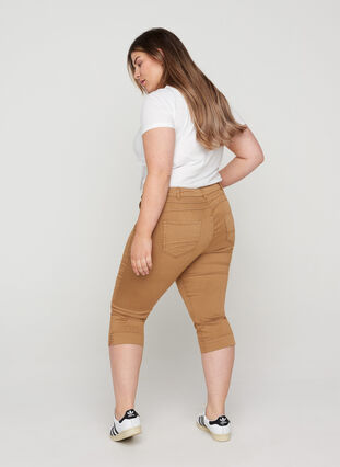 Close-fitting capris with button fastening, Camel, Model image number 1
