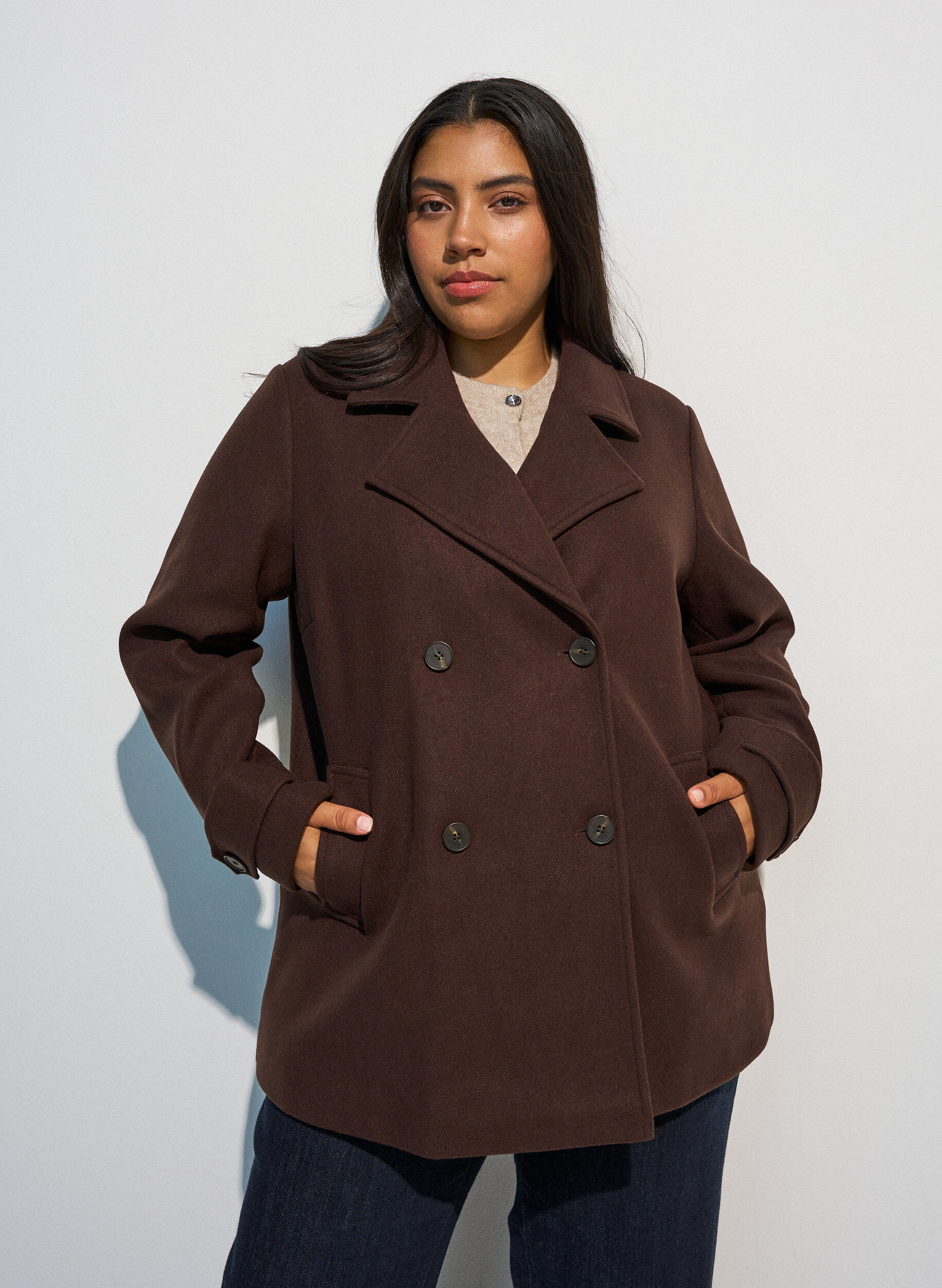 Short coat with double-breasted button closure, Brown, Model