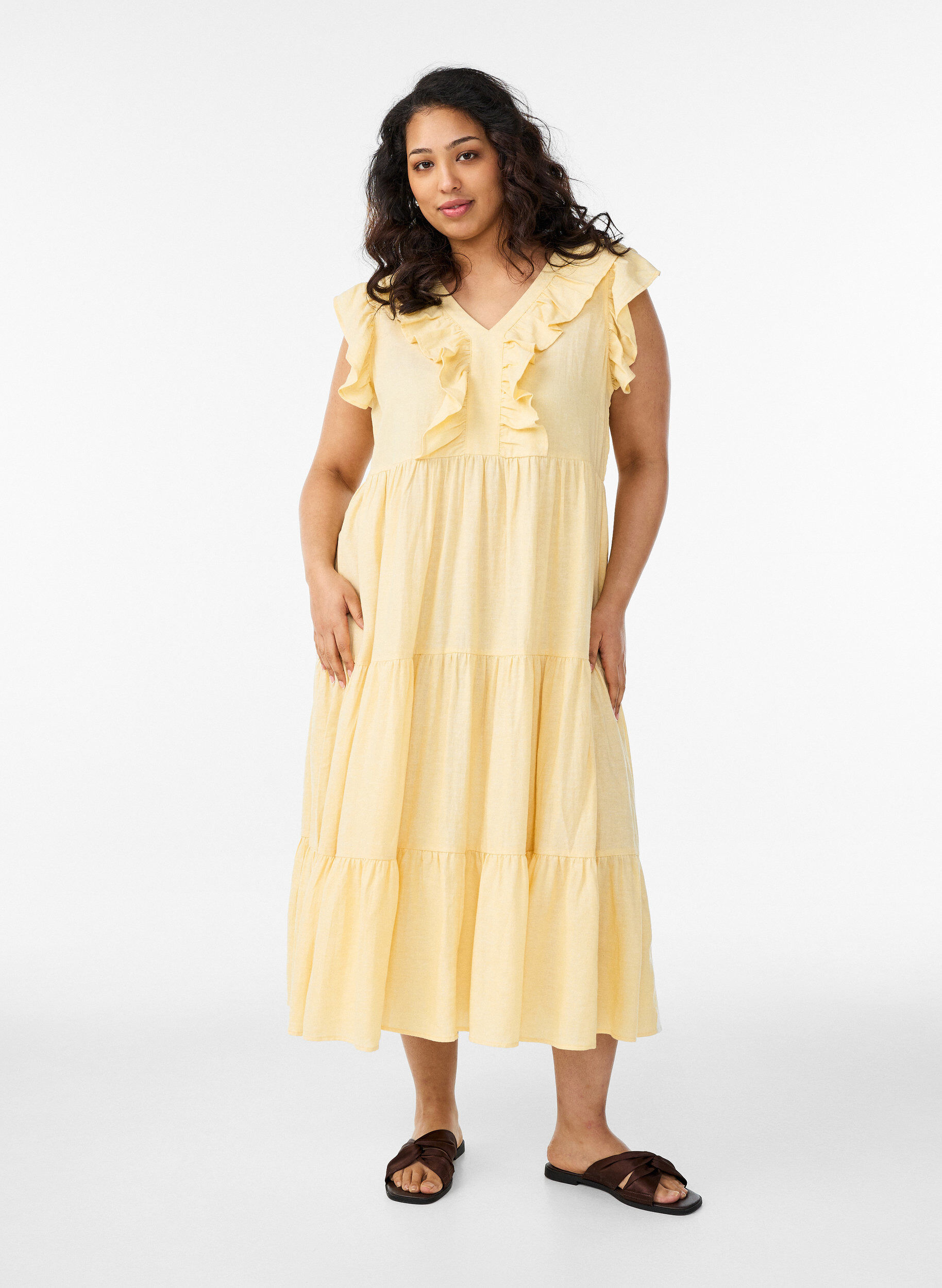 Sleeveless midi dress in linen and viscose with ruffles, Yellow, Model