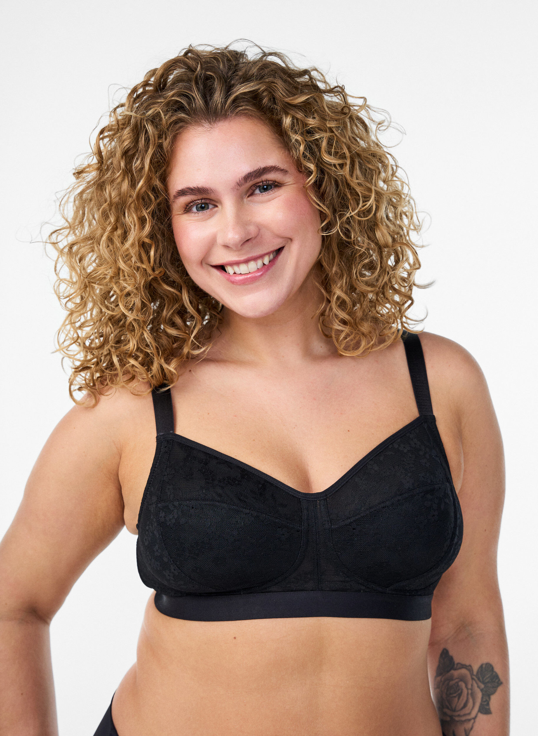 Zizzifashion Wire-free bra with lace, Black, Model image number 0