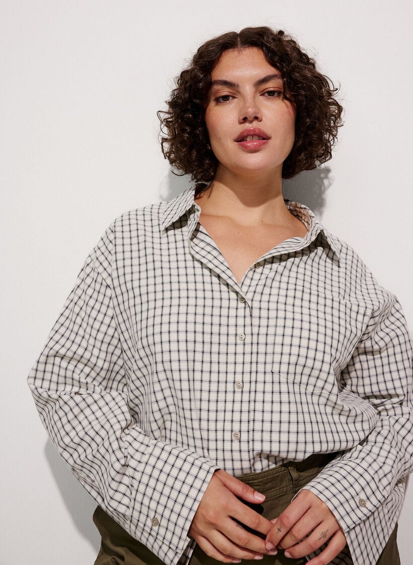 Checked shirt with a chest pocket, White, Model image number 0