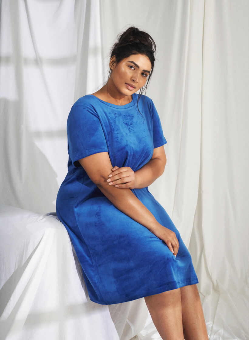 Short sleeved velour dress with round neckline	, Monaco Blue, Image image number 0