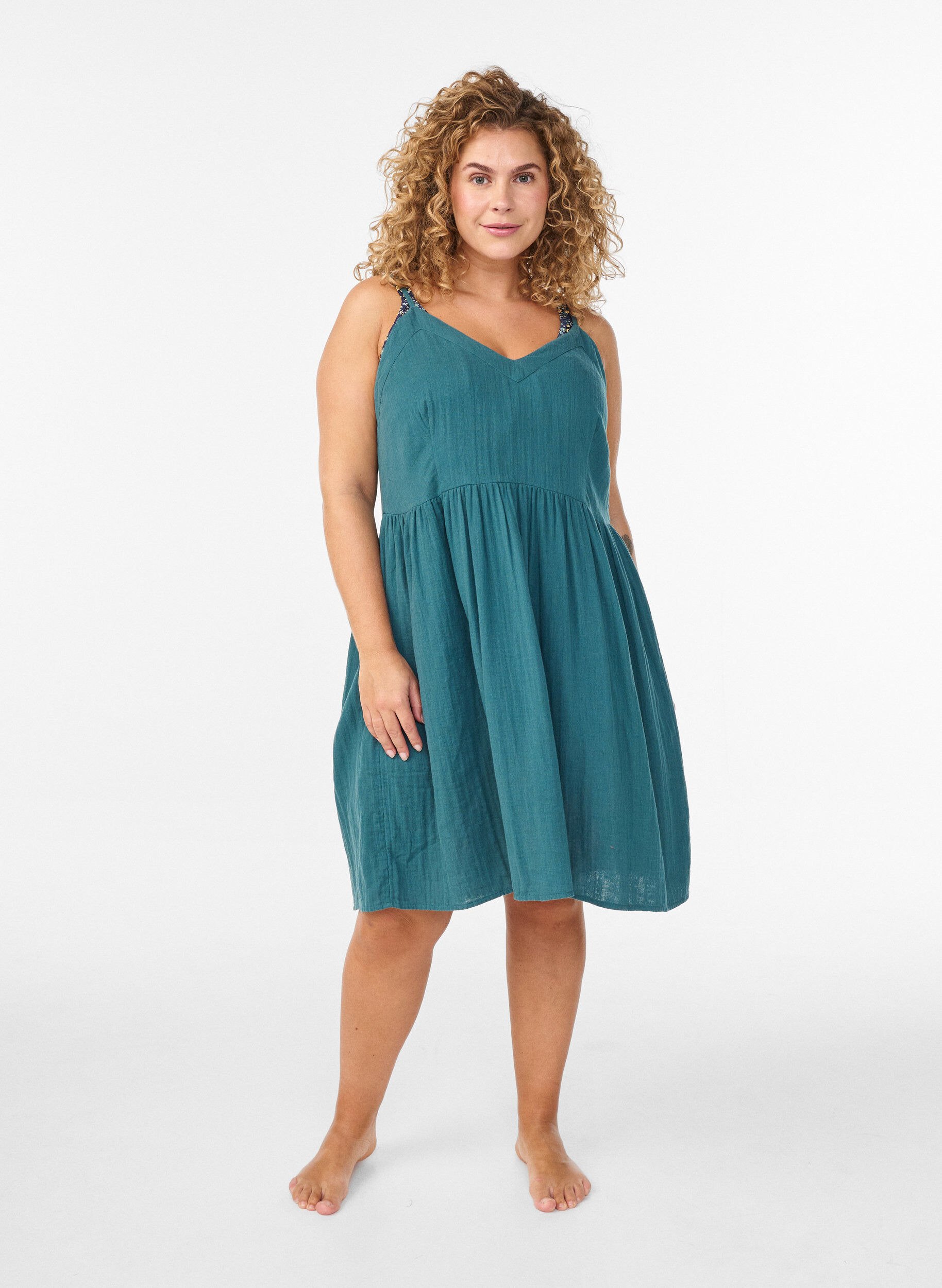 Zizzifashion Cotton beach dress with narrow straps, Green, Model image number 1