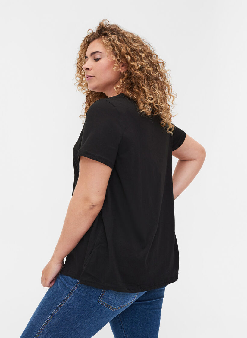 Cotton t-shirt with a-line cut and print - Black - Sz. 42-60 - Zizzifashion