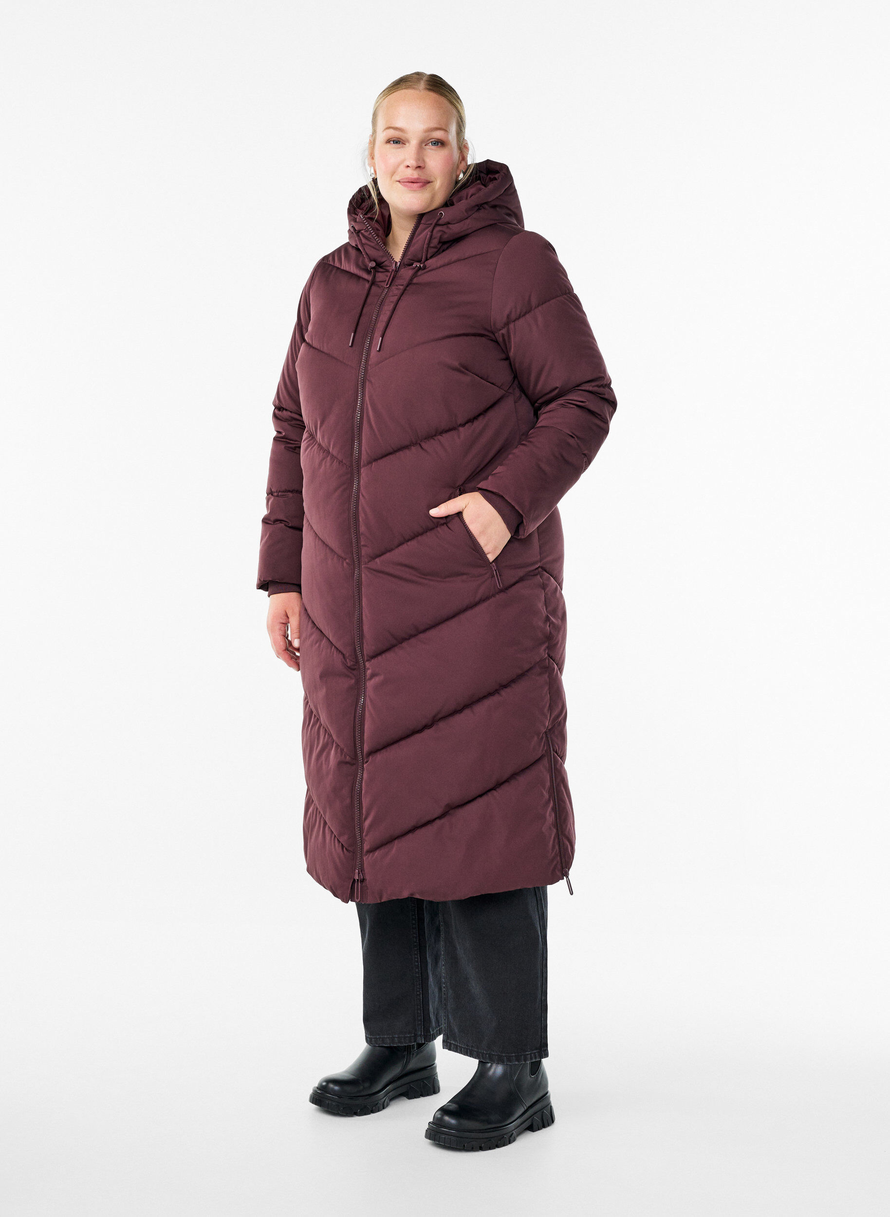 Long puffer coat with hood and pockets, Dark Bordeaux, Model