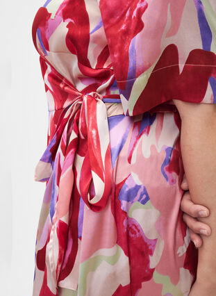 Satin wrap dress with print, Geranium Graphic AOP, Model image number 2