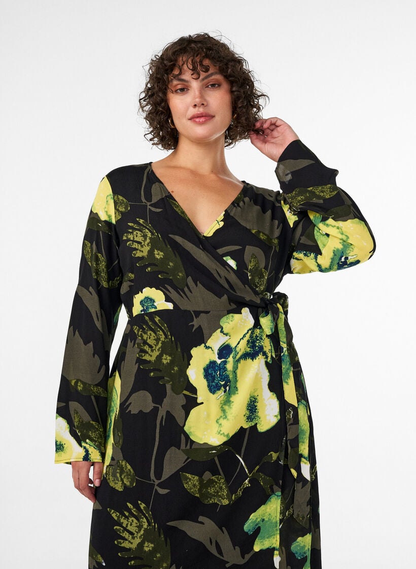 Floral wrap dress in viscose with a tie belt, Black, Model image number 2