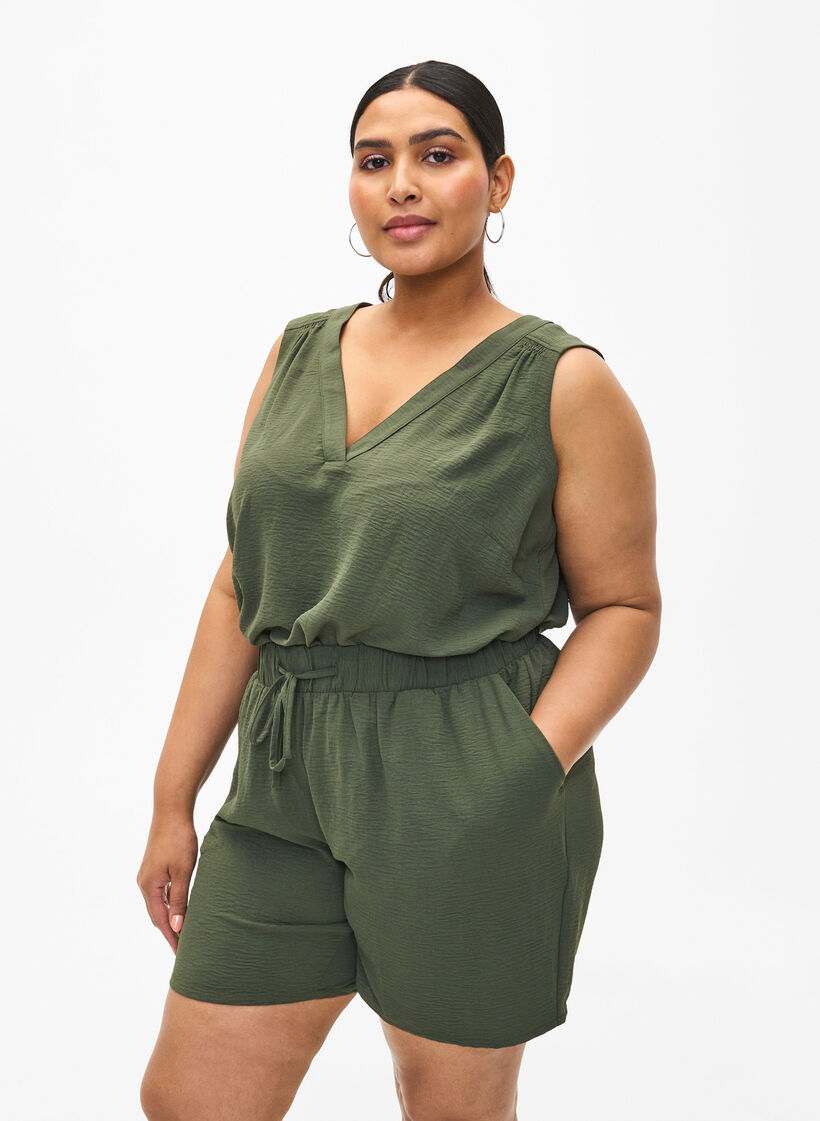 Shorts with pockets and elastic waistband, Green, Model image number 0