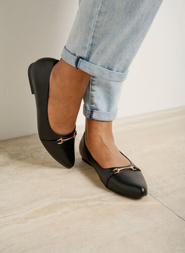 Wide fit ballerina with gold-colored buckle Black Zizzifashion