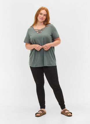 Short sleeve t-shirt with v-neckline, Balsam Green, Model image number 2