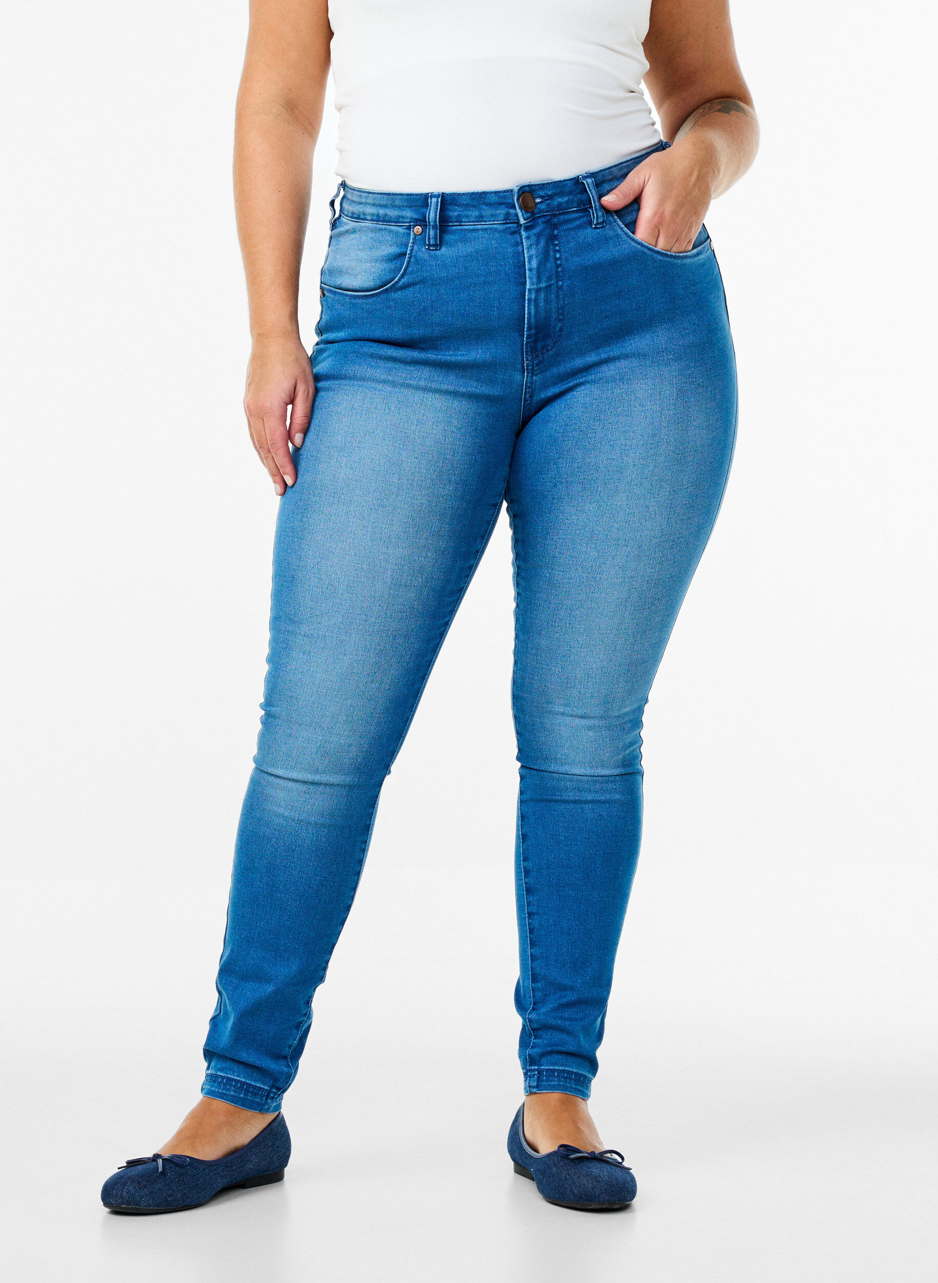 Zizzifashion Super slim Amy jeans with high waist, Light blue, Model image number 2