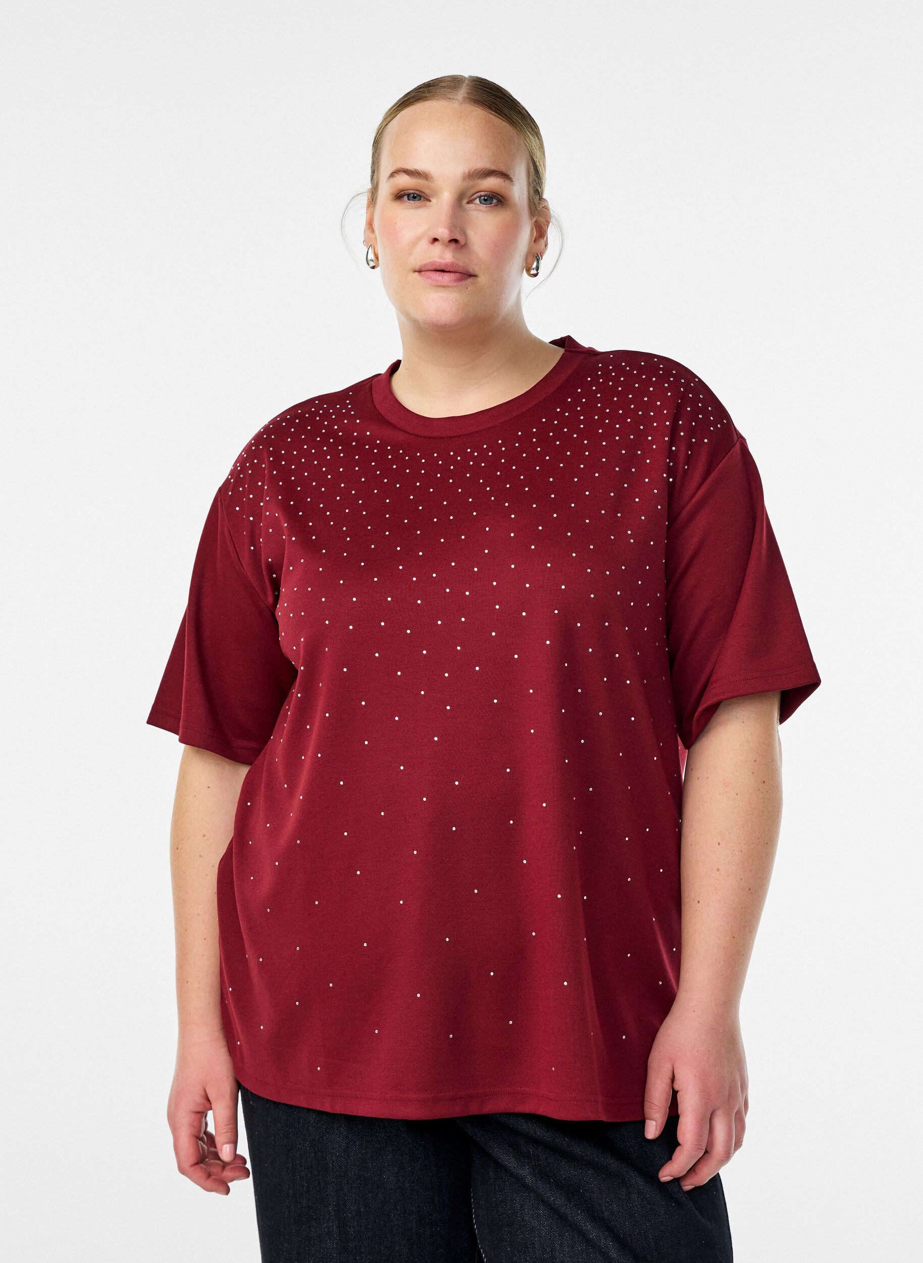 T-shirt with rhinestones and round neck, Dark Bordeaux, Model