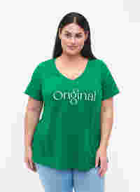 Cotton t-shirt with text print and v-neck, Jolly Green ORI, Model