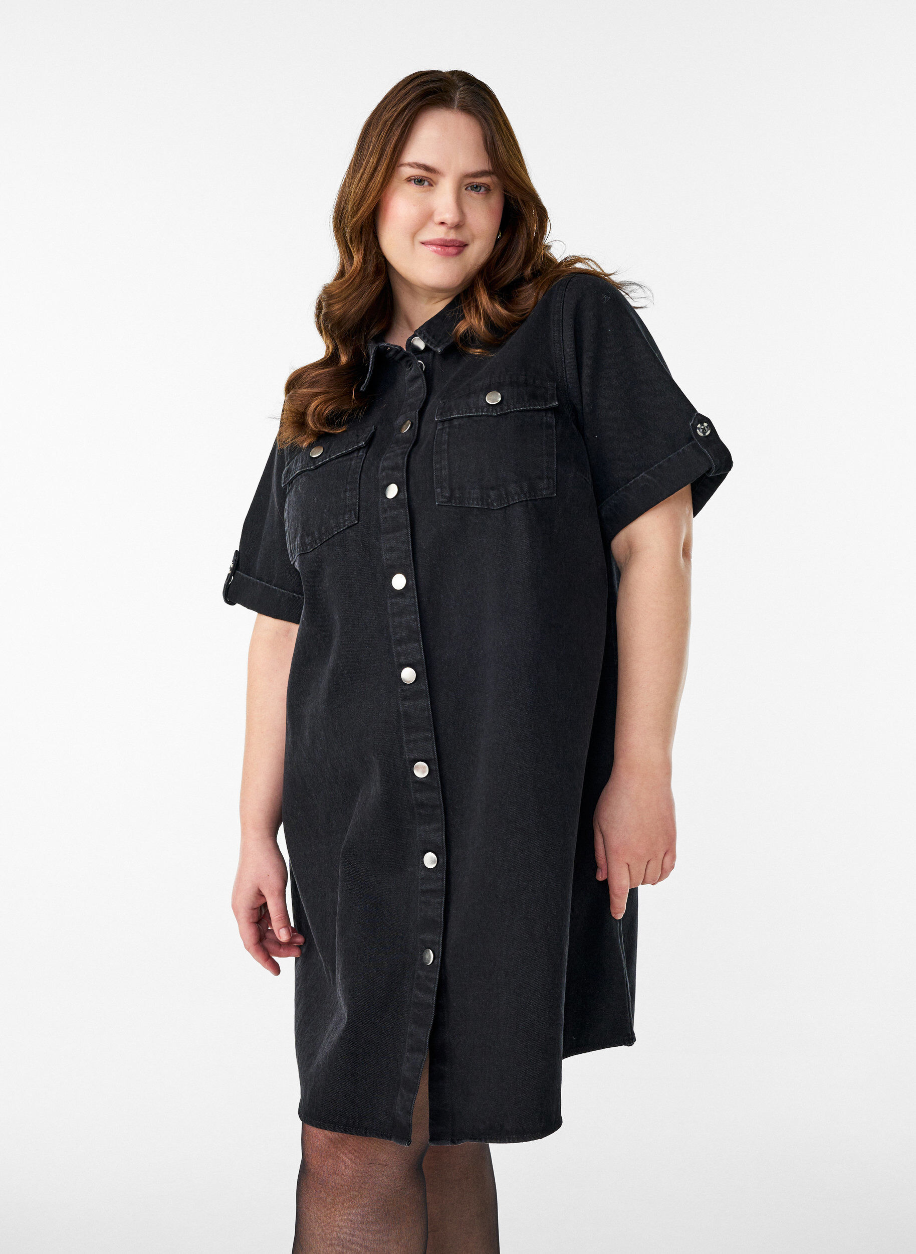 Denim dress with short sleeves and buttons, Black, Model