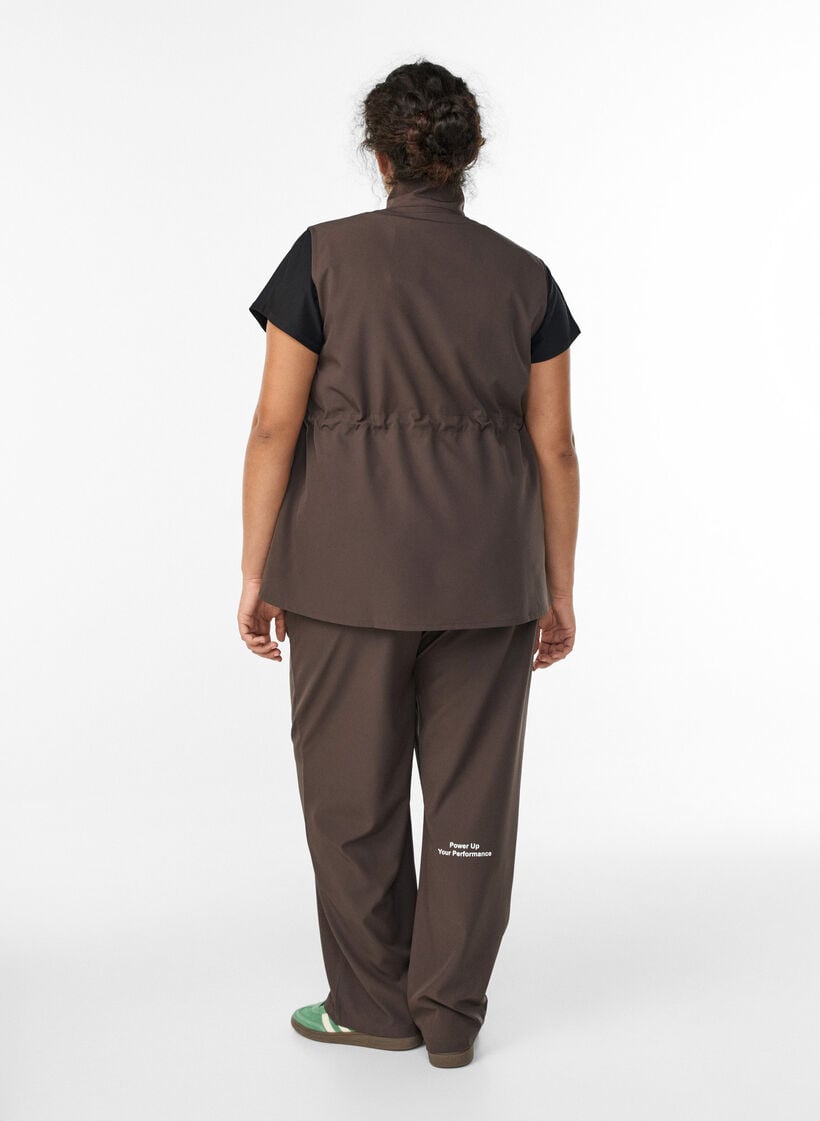 Sporty trousers with a high waist and straight legs, Brown, Model