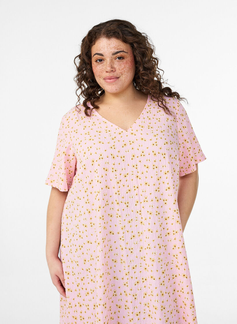Short-sleeved dress with V-neck, Rose, Model image number 2