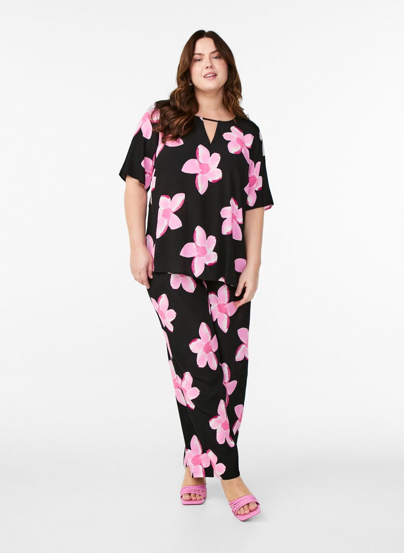 Loose viscose trousers with print, Black, Model image number 0