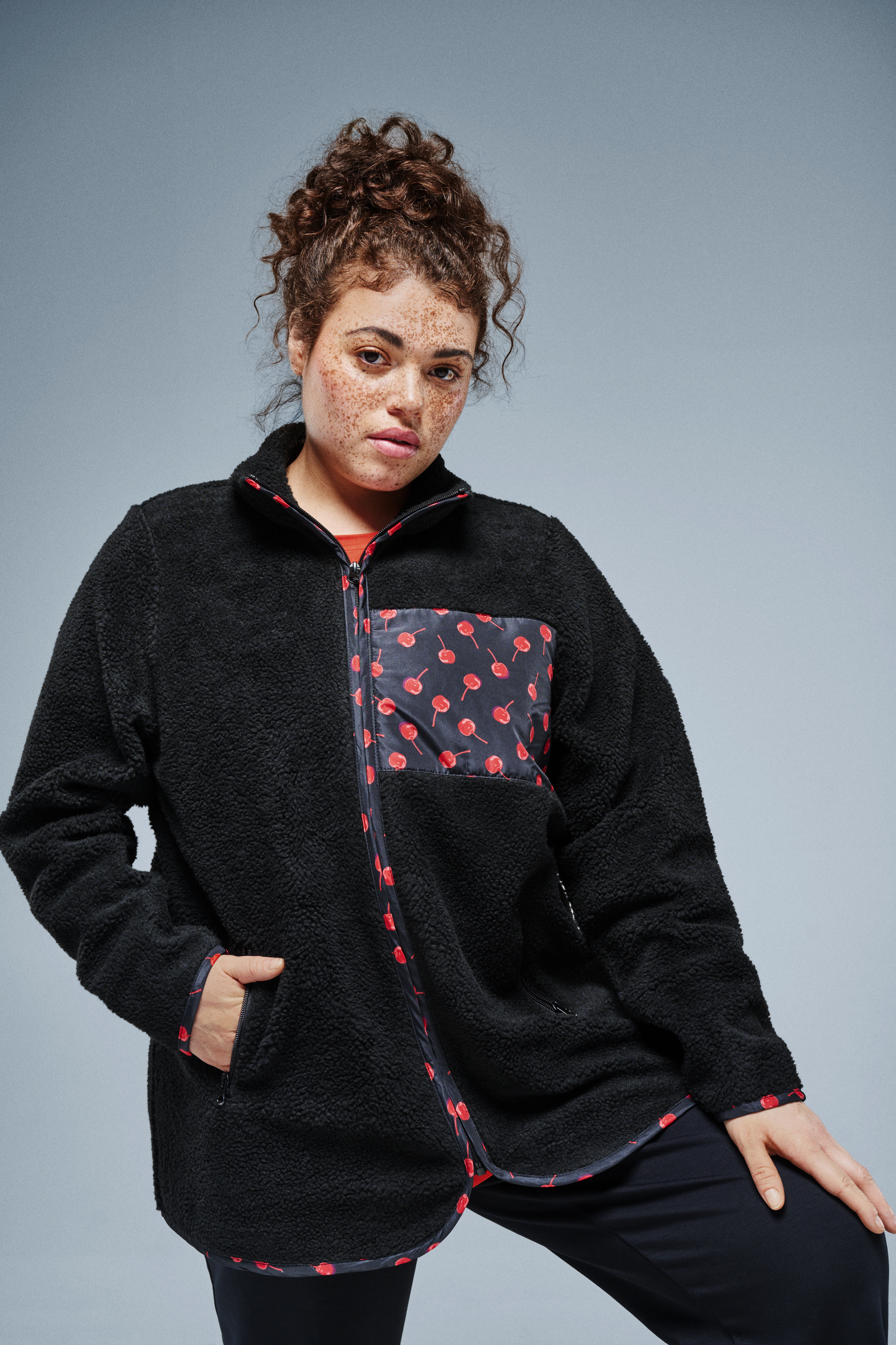 Zizzifashion Teddy fleece jacket with cherry details, , Model