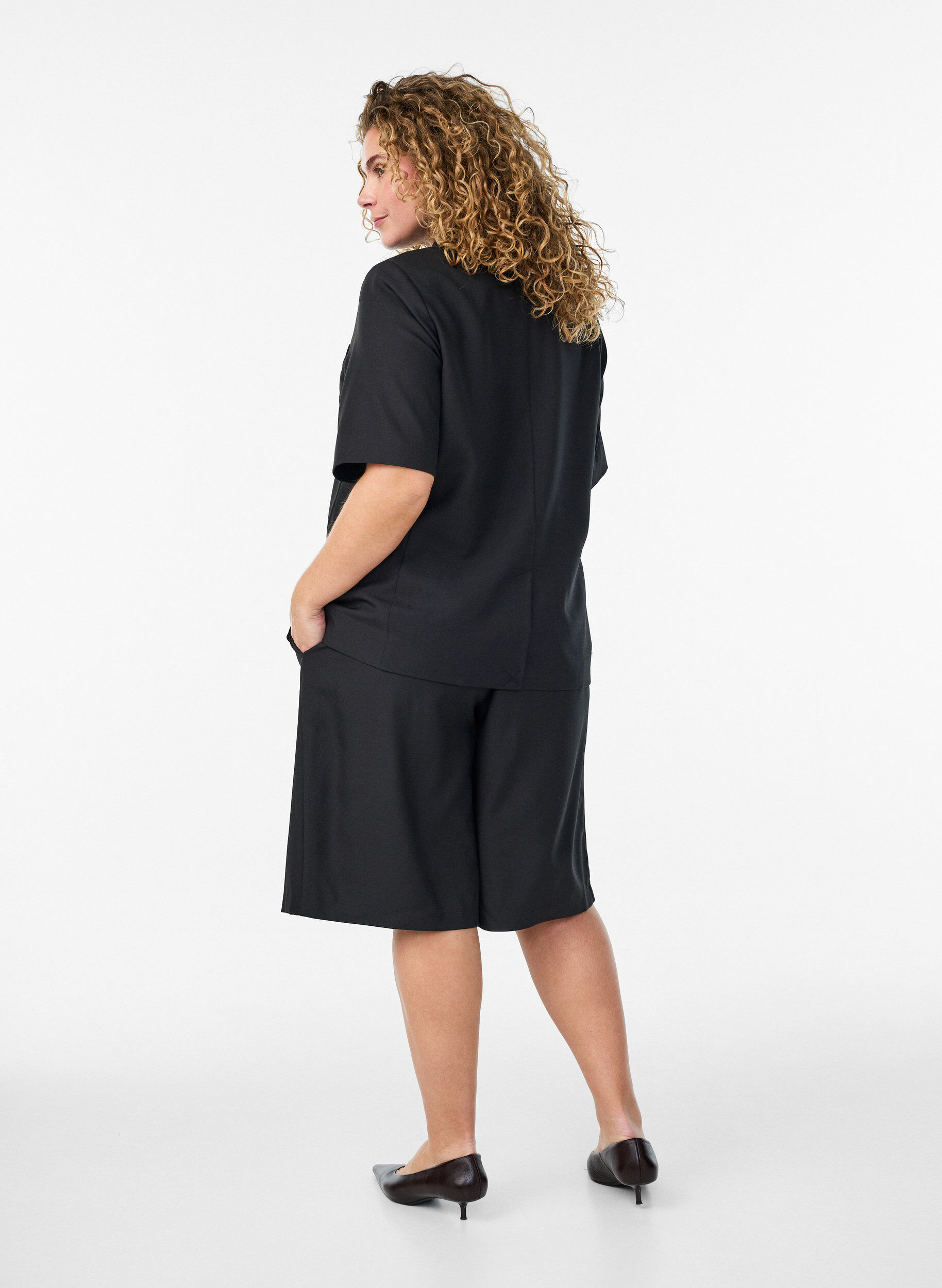 Zizzifashion Loose high-waisted Bermuda shorts, Black, Model image number 2