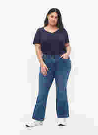 High waisted Ellen jeans with bootcut, Blue denim, Model