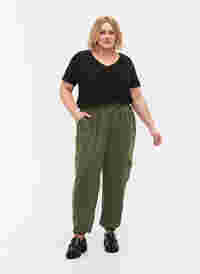 Plain cargo pants with large pockets, Black Olive, Model