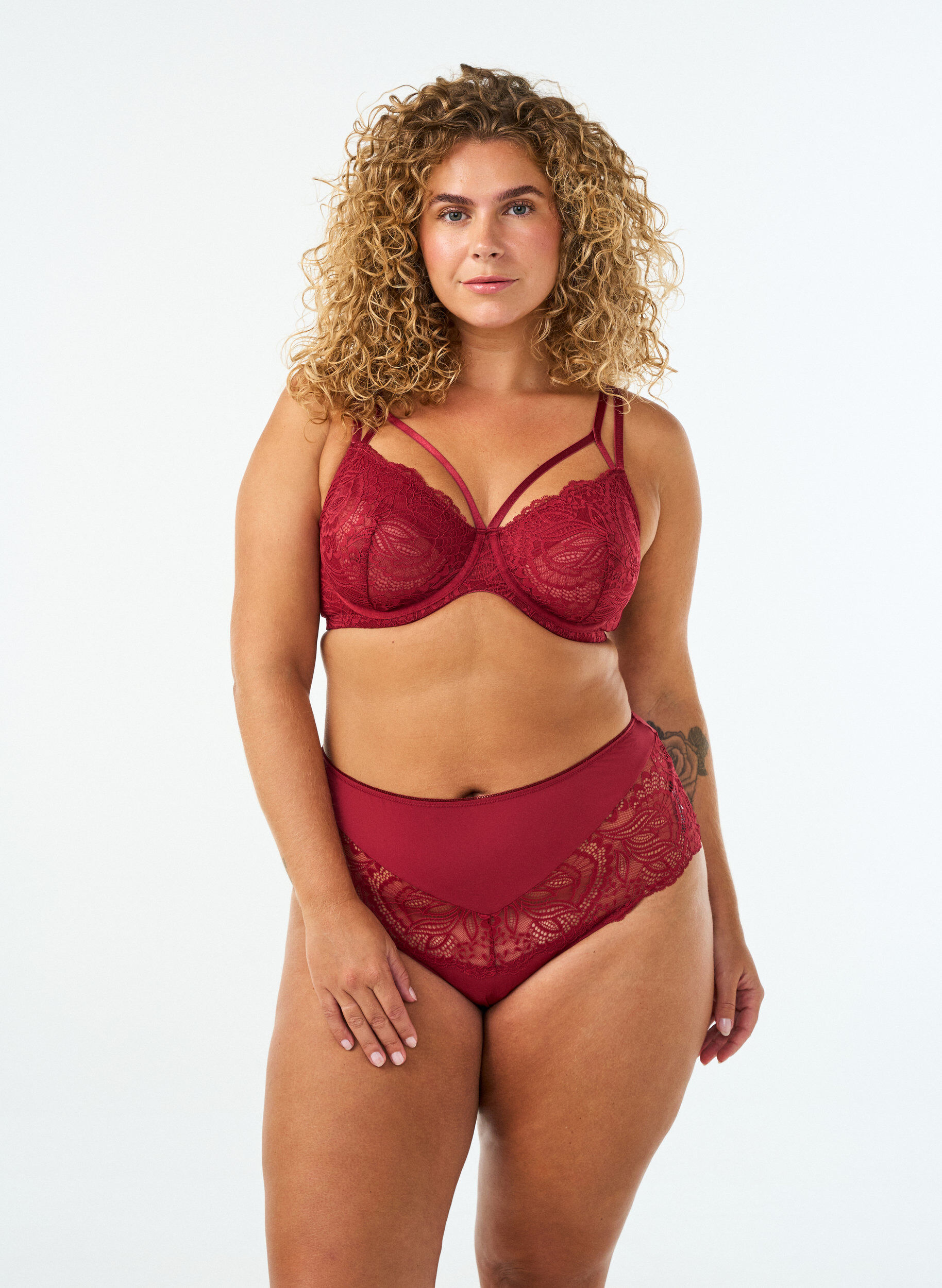 ZizzifashionFull coverage bra with lace and double straps, Black, Model image number 1