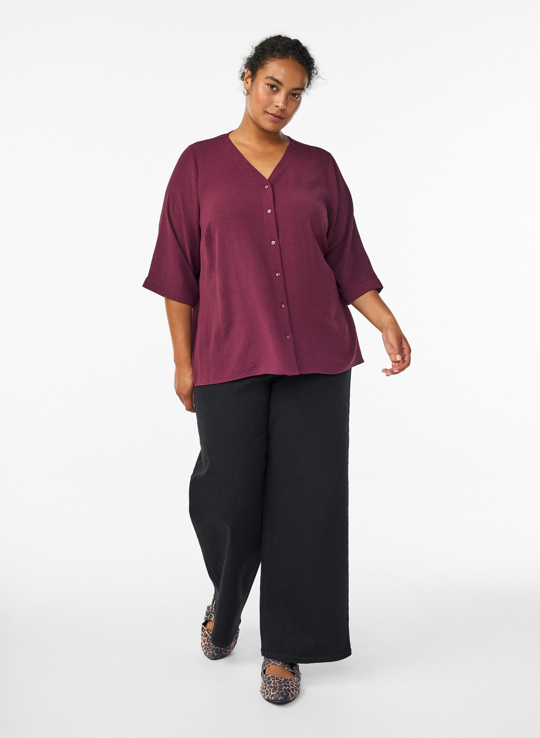 Zizzifashion Shirt Blouse with V-Neck and 3/4 Sleeves, Dark Bordeaux, Model image number 1