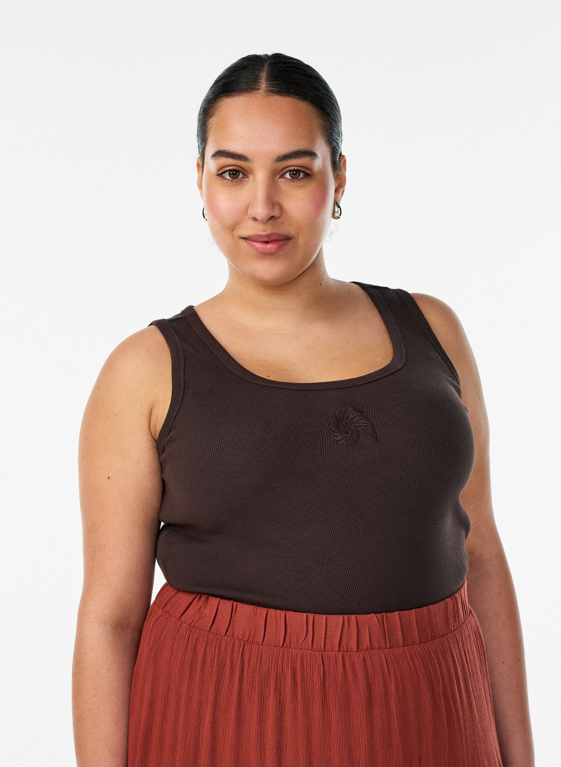 Fitted top with motif, Brown, Model