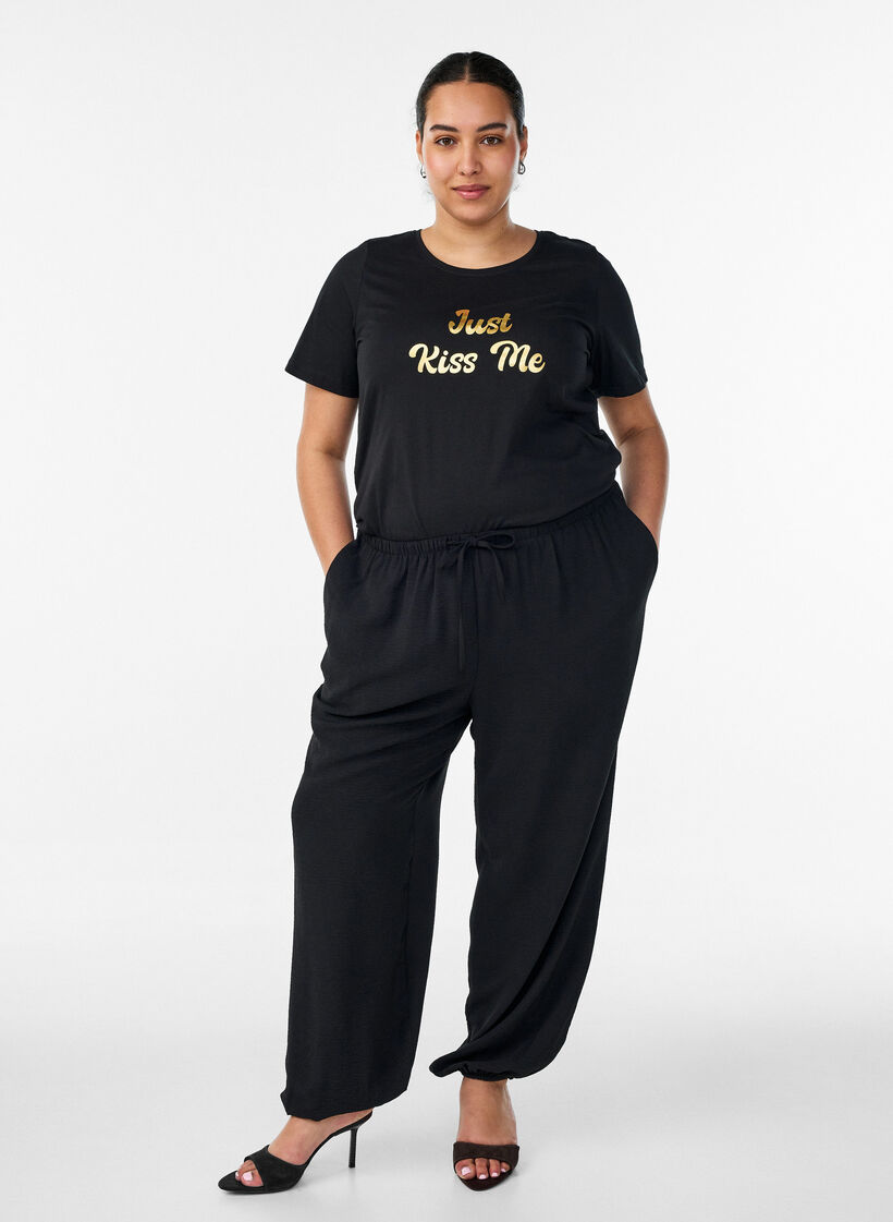 T-shirt with motif, Black, Model image number 1