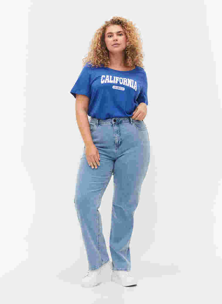 Extra high-waisted Megan jeans, Light blue, Model