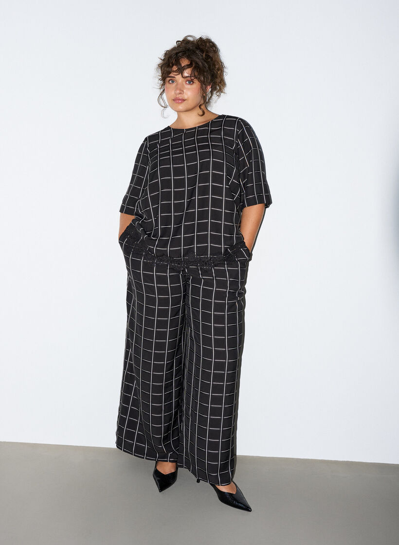 Checked blouse with lace trim and elbow-length sleeves, Black, Model image number 1