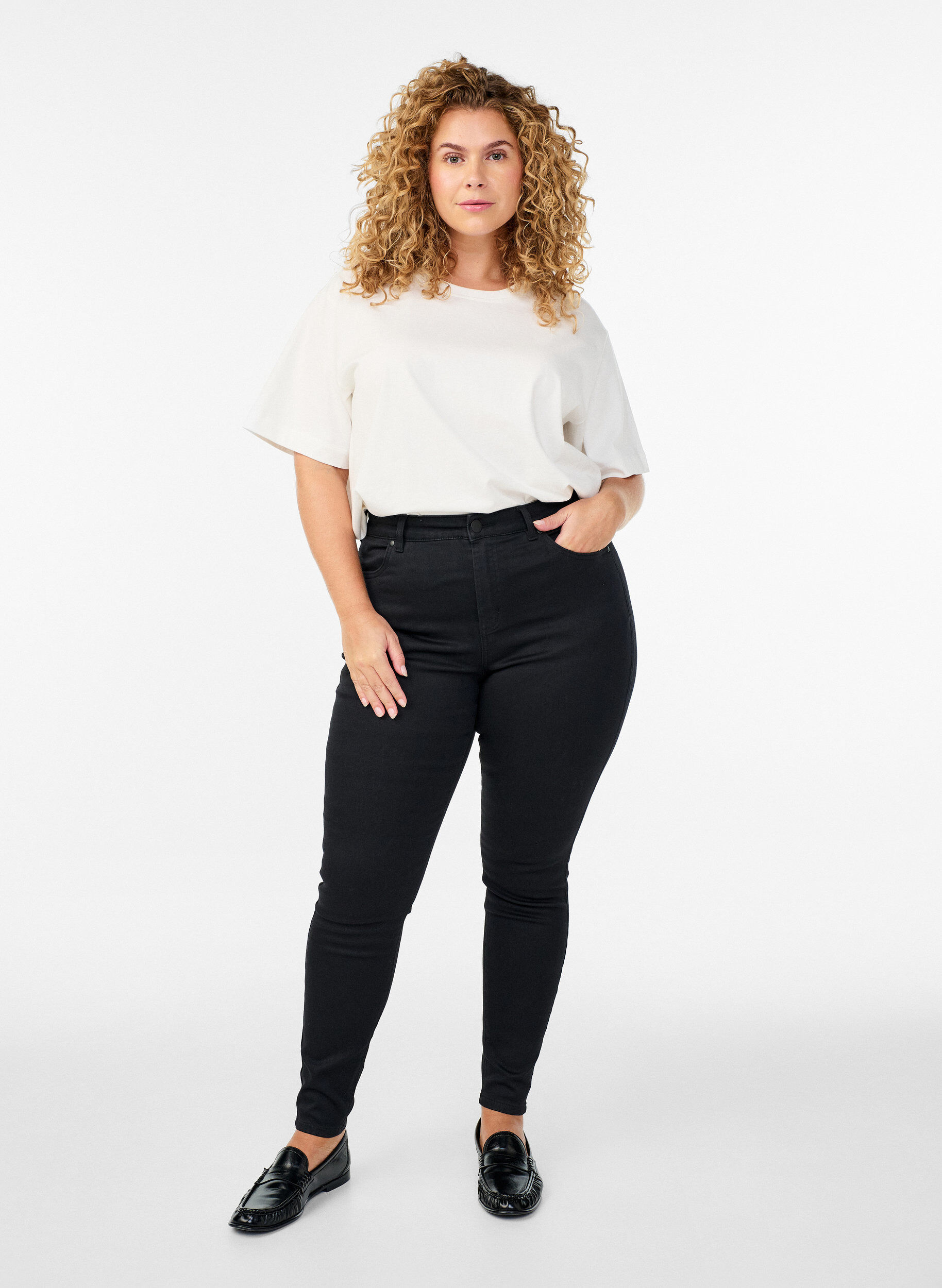 Super slim Amy jeans with high waist, Black, Model
