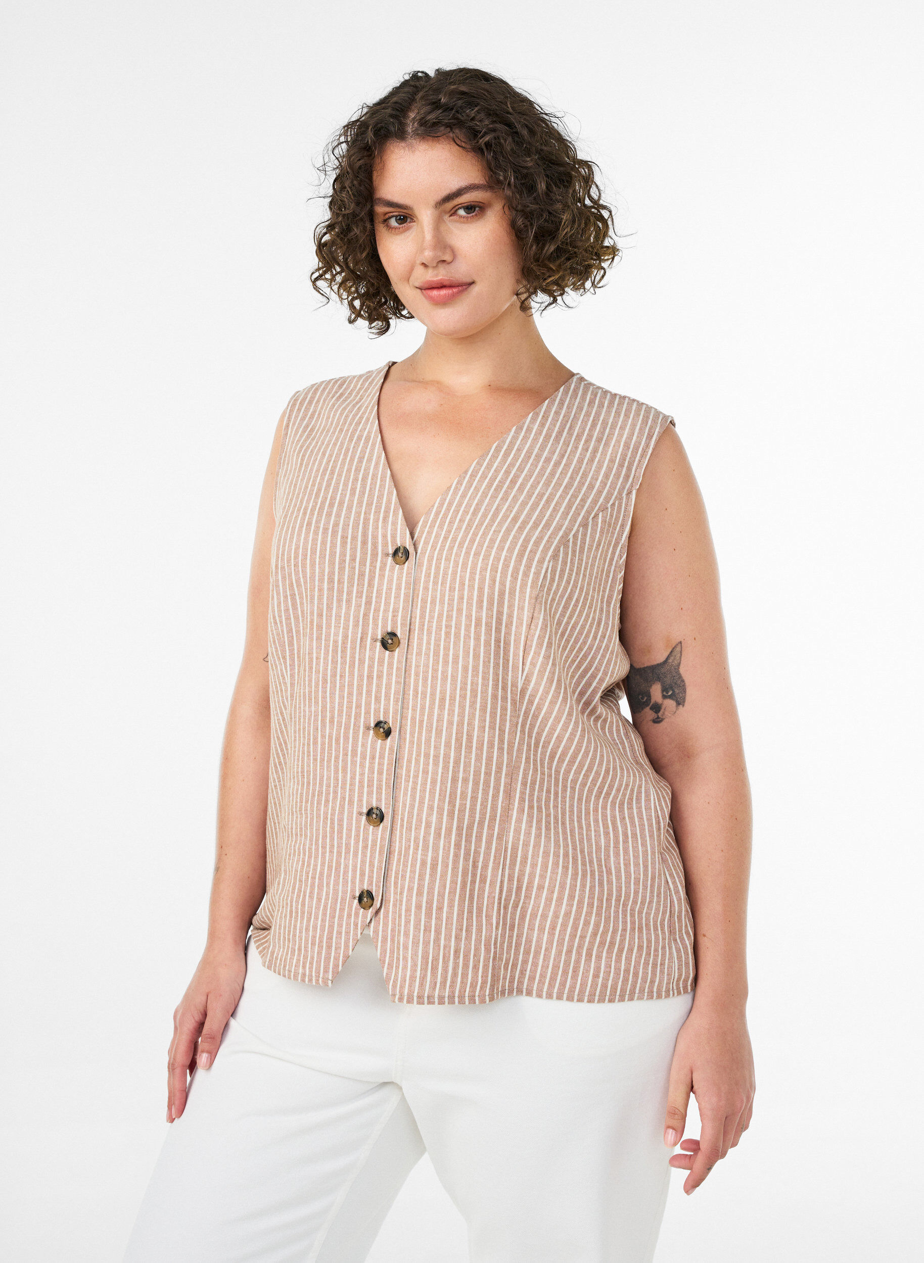 Striped vest in linen and viscose, Beige, Model